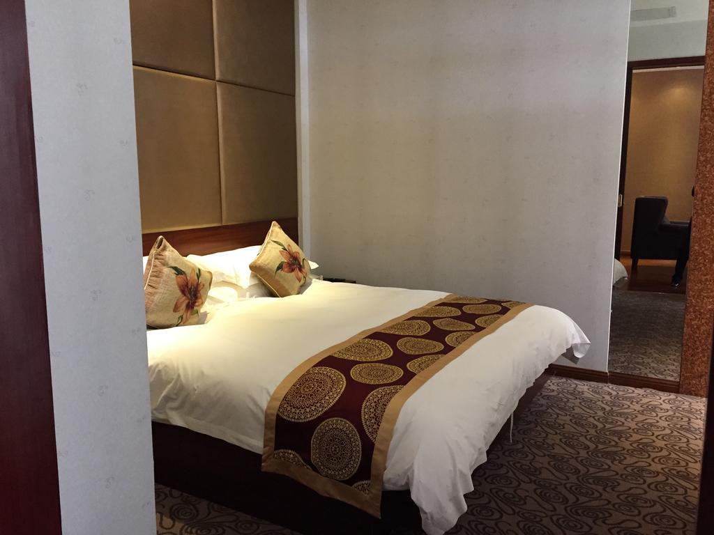 Shanghai Baron Business Bund Hotel Værelse billede